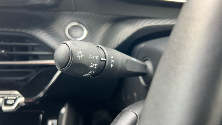 Peugeot 208 1.2 PureTech 100 Allure Premium + 5dr Petrol Hatchback